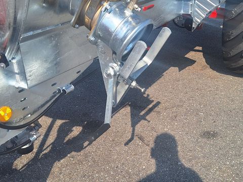 [3342-5661522-8.jpg]