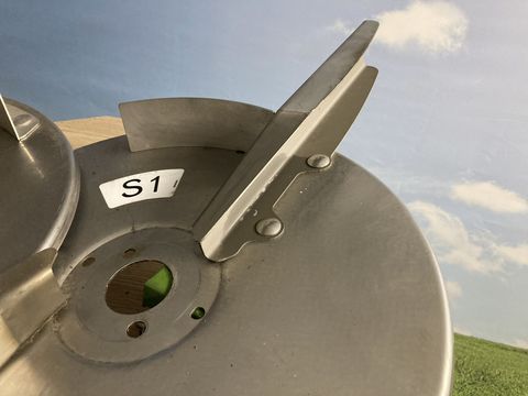 [3342-5673715-4.jpg]