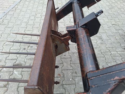 [3342-5701933-20.jpg]
