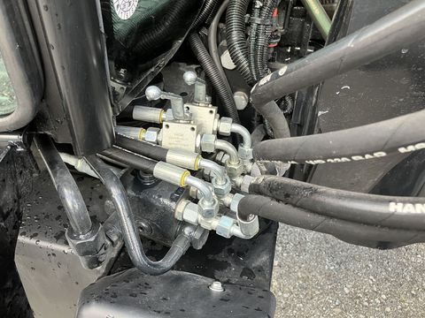 [3342-5875735-9.jpg]