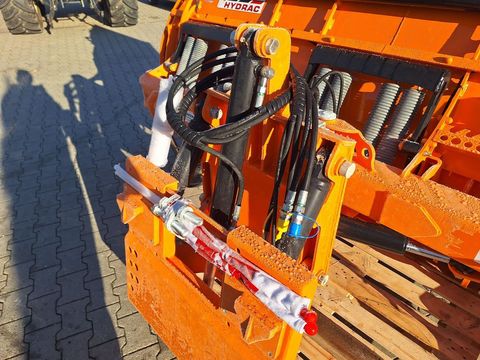 [3342-6197790-12.jpg]