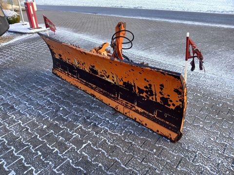 [3342-6239104-3.jpg]