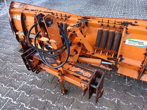 [3342-6239104-7.jpg]