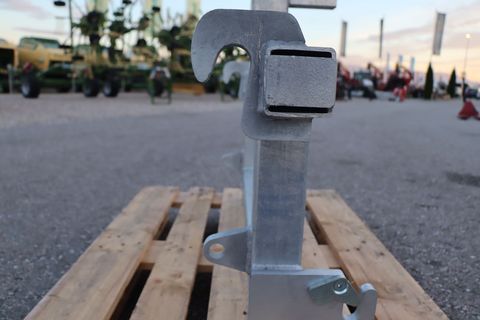 [3342-6255807-5.jpg]