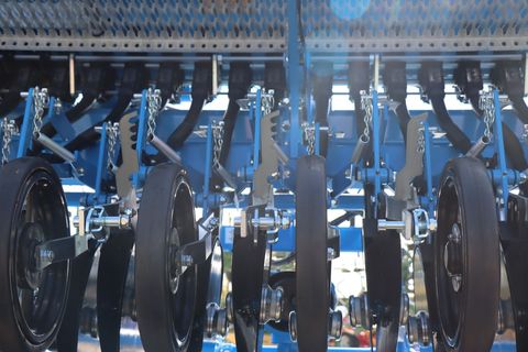 [3342-6412944-16.jpg]