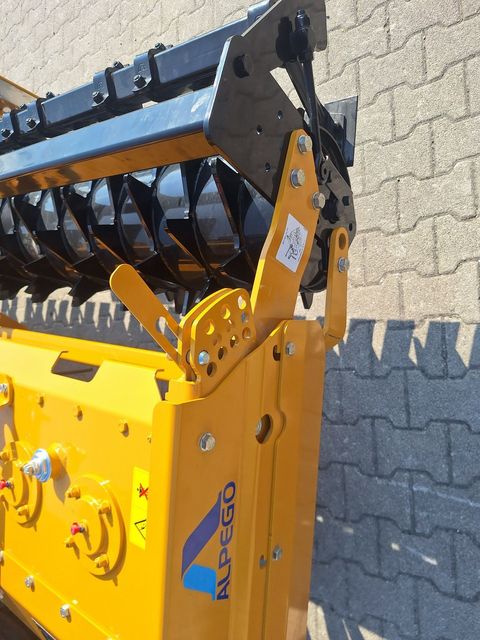 [3342-6765924-16.jpg]