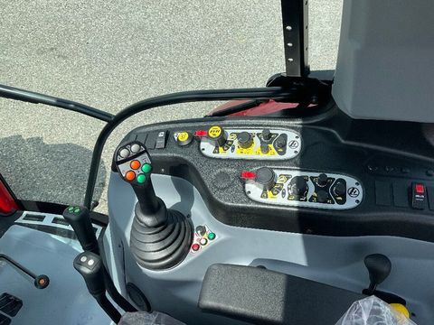 [3358-6389179-15.jpg]