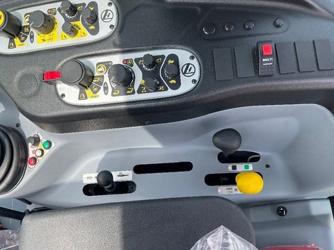 [3358-6389179-18.jpg]