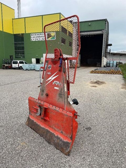 [3358-6403147-3.jpg]