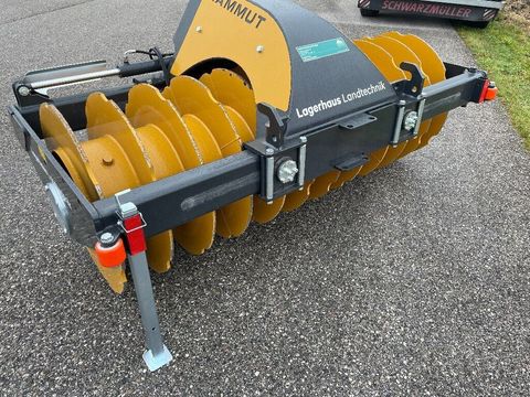 [3358-6480907-8.jpg]