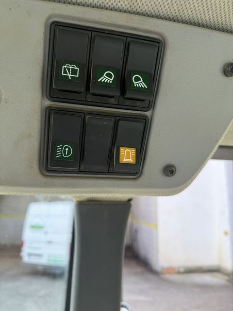[3372-4402432-12.jpg]