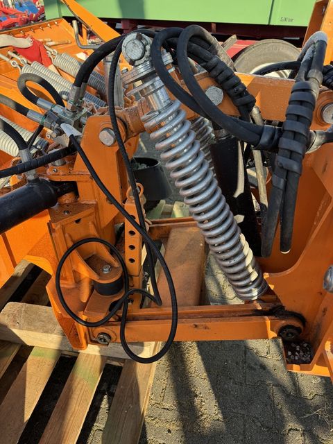 [3372-5009503-7.jpg]