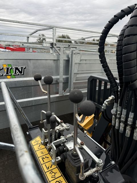 [3372-6535177-9.jpg]