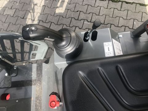 [3379-2344102-6.jpg]