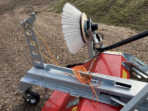 [3379-3057793-3.jpg]