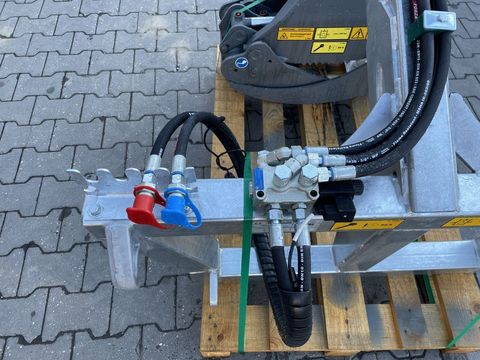 [3379-3476517-11.jpg]