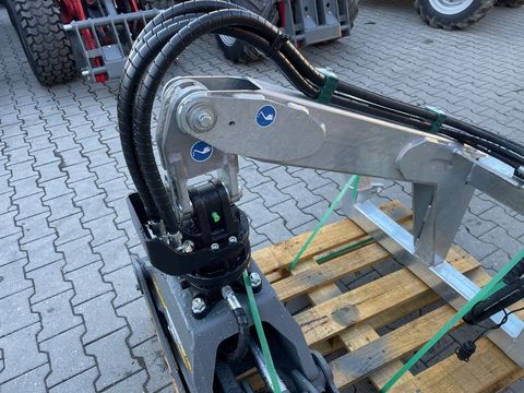 [3379-3476517-13.jpg]