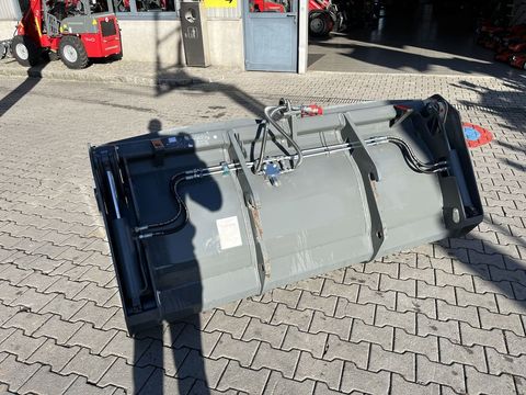 [3379-3918441-8.jpg]