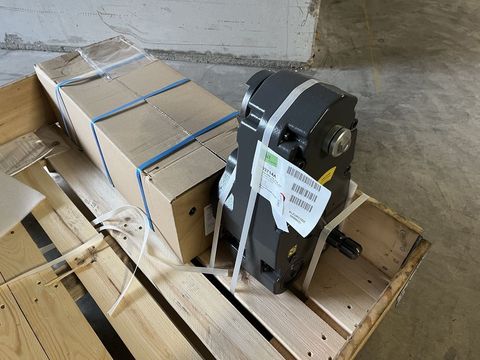 [3379-3945343-6.jpg]