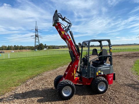 [3379-3984809-10.jpg]