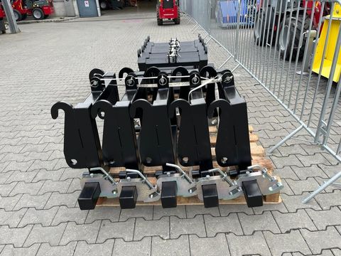 [3379-4137745-11.jpg]