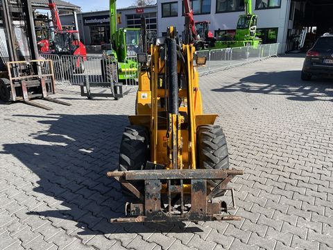 [3379-4148199-9.jpg]