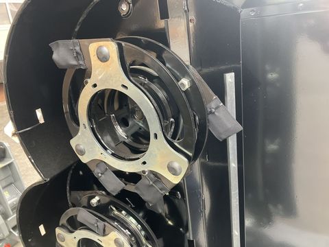 [3379-4189783-1.jpg]