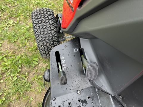 [3379-4189993-12.jpg]