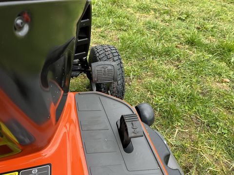 [3379-4208137-13.jpg]