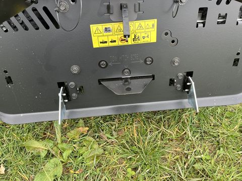 [3379-4208137-3.jpg]