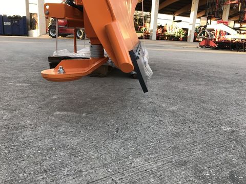 [3379-4598378-11.jpg]