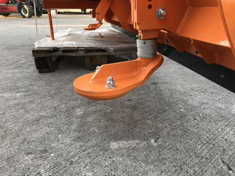 [3379-4598378-12.jpg]