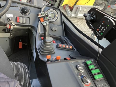 [3379-4883099-10.jpg]