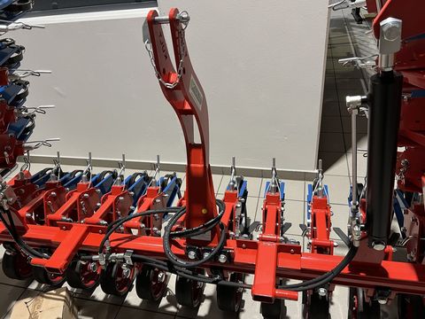 [3379-4901880-1.jpg]