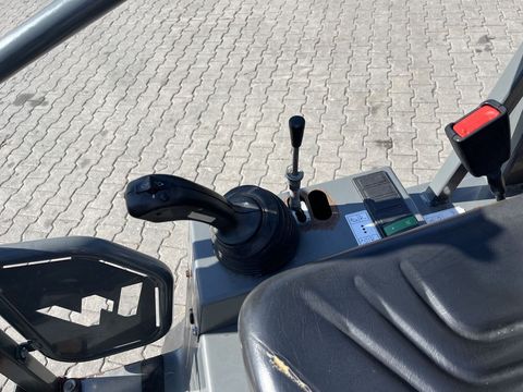 [3379-6075677-17.jpg]