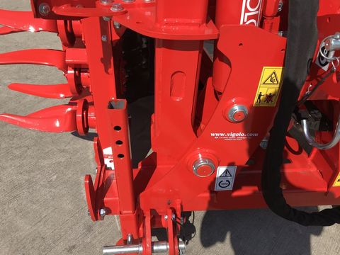 [3379-6255842-12.jpg]