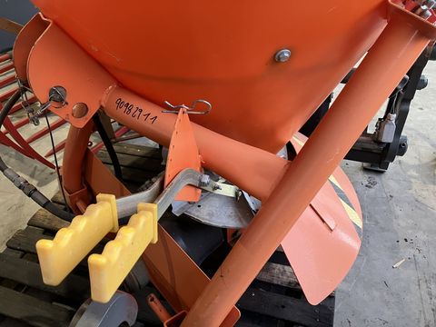 [3379-6390474-7.jpg]