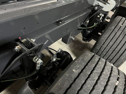 [3379-6492891-17.jpg]