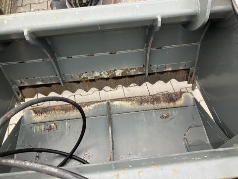 [3379-6638280-8.jpg]