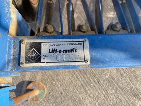 [3379-6646654-9.jpg]