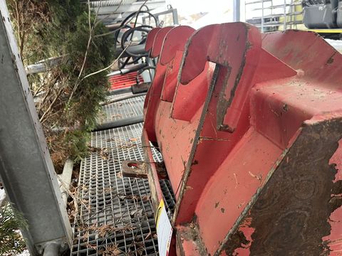 [3379-6667442-5.jpg]