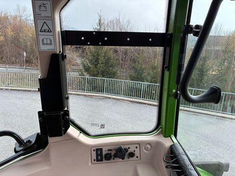 [3379-6746106-9.jpg]