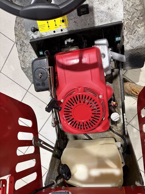 [3379-6746127-7.jpg]