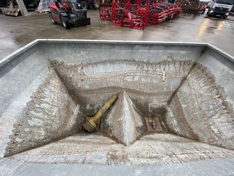 [3379-6746156-9.jpg]