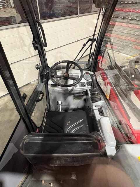 [3379-6750323-6.jpg]