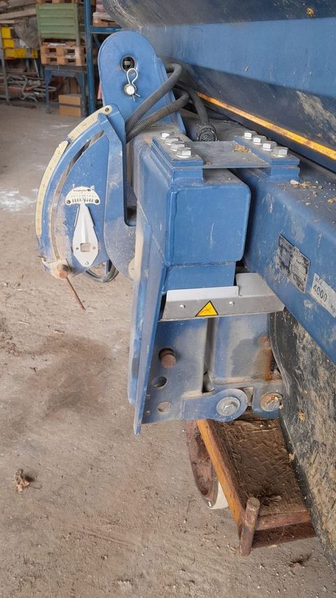 [3379-6753638-5.jpg]