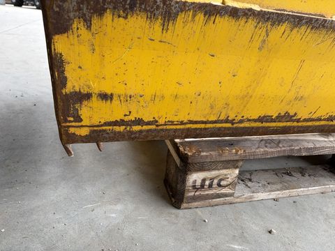 [3379-6765888-8.jpg]