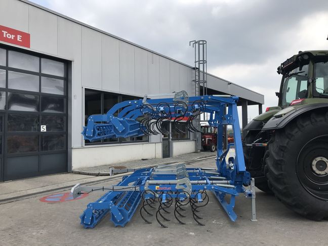 [3379-6883555-0_1.jpg]