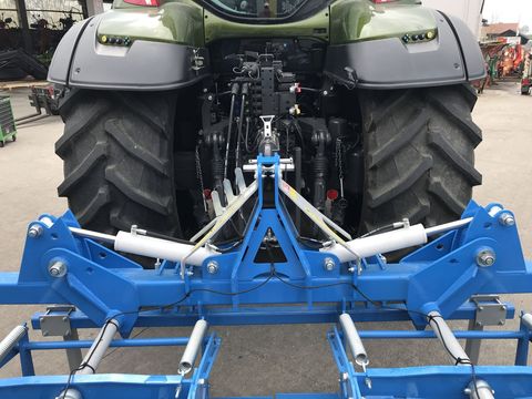 [3379-6883555-11.jpg]