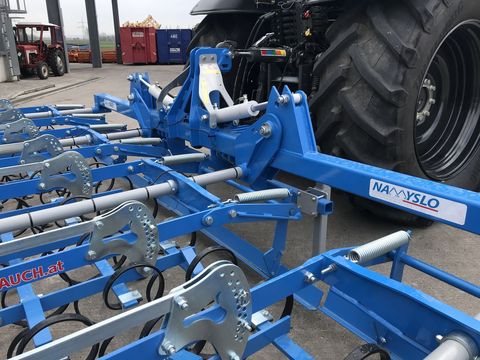 [3379-6883555-12.jpg]